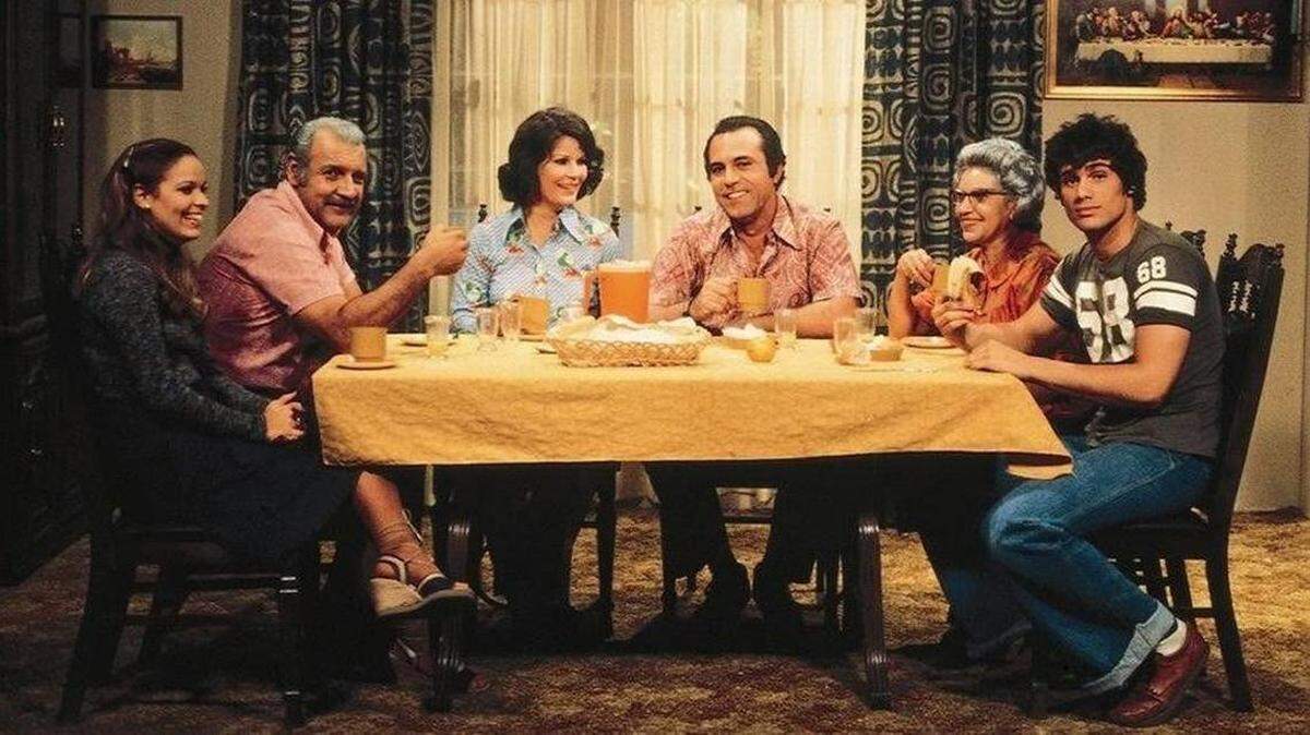 The cast of ‘¿Qué pasa USA?’ (desde la izq.): Ana Margo Luis Oquendo, Ana Margarita Martínez Casado, Manolo Villaverde, Velia Martínez and ‘Rocky’ Echevarría, later known as Steven Bauer.