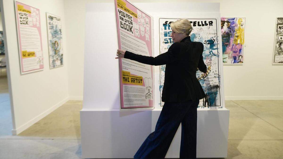 “I Am an Open Book” installation by Alejandra “Aleloop” Leibovich at CONTEXT Art Miami, December 2025.