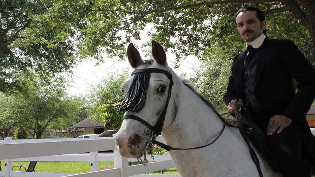
As part of last year’s O, Miami festival, Jose Marti (or at least local actor Ivan Lopez as the Cuban hero) rode a white horse down Eighth Street in Miami handing out white roses and stopping to recite poetry along the way.

