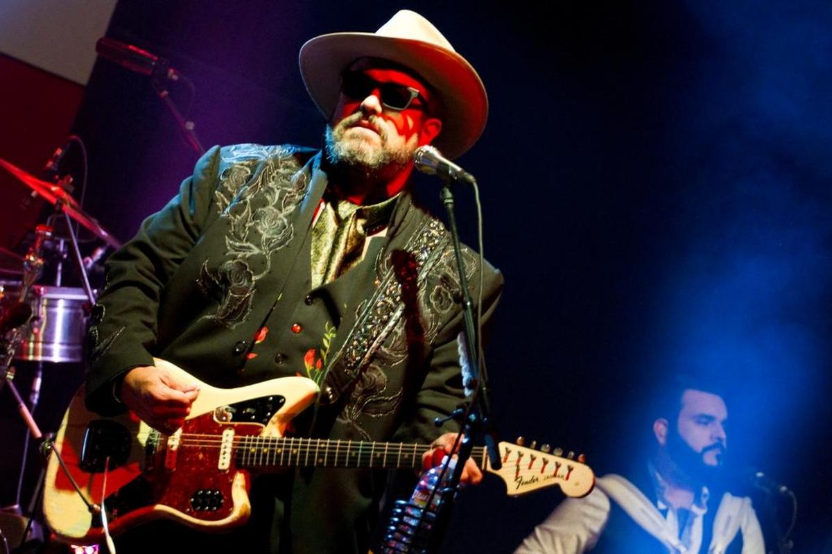The Mavericks, liderados por el cantane Raúl Malo, en una actuación en el 2016.