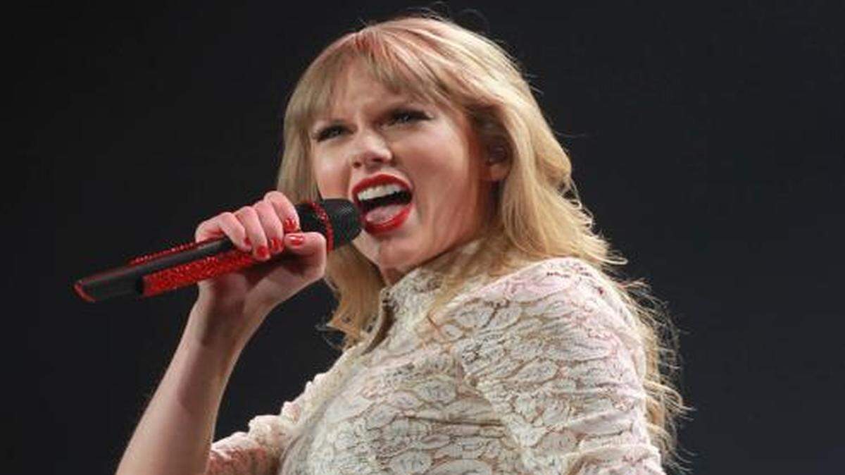 
Taylor Swift performing at Miami’s American Airlines Arena, Wednesday, April 10th, 2013.
