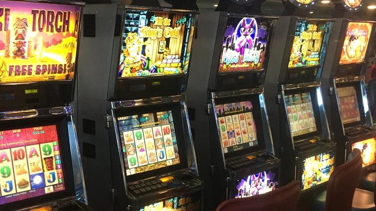 Presenting a top-tier player’s club card from a racetrack casino while signing up for a Seminole Wild Card will net patrons $200 in free slot play.