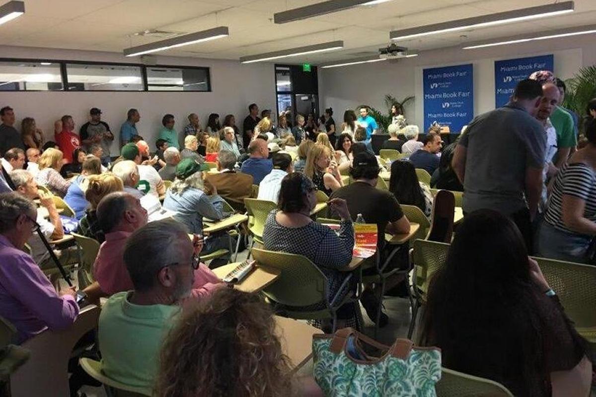Overflow room at Miami Dade College’s Wolfson Campus on Nov. 19, 2017, for author Roben Farzad and Rakontur director Billy Corben’s Miami Book Fair reading of Farzad’s “Hotel Scarface: Where Cocaine Cowboys Partied and Plotted to Control Miami.”