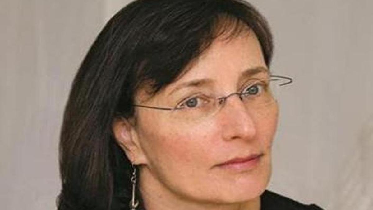 
Author Julie Schumacher
