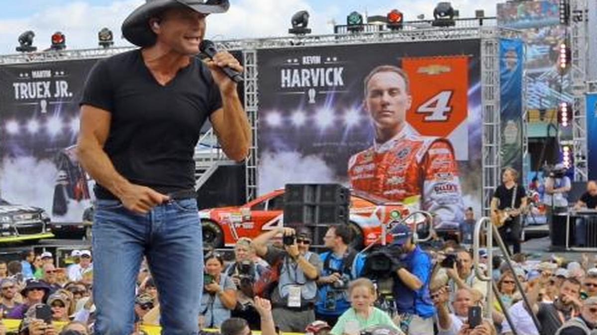 Country music singer Tim McGraw performs at the NASCAR Sprint Cup Series auto race, Sunday, Nov. 22, 2015, at Homestead-Miami Speedway in Homestead, Fla. (AP Photo/David Graham)