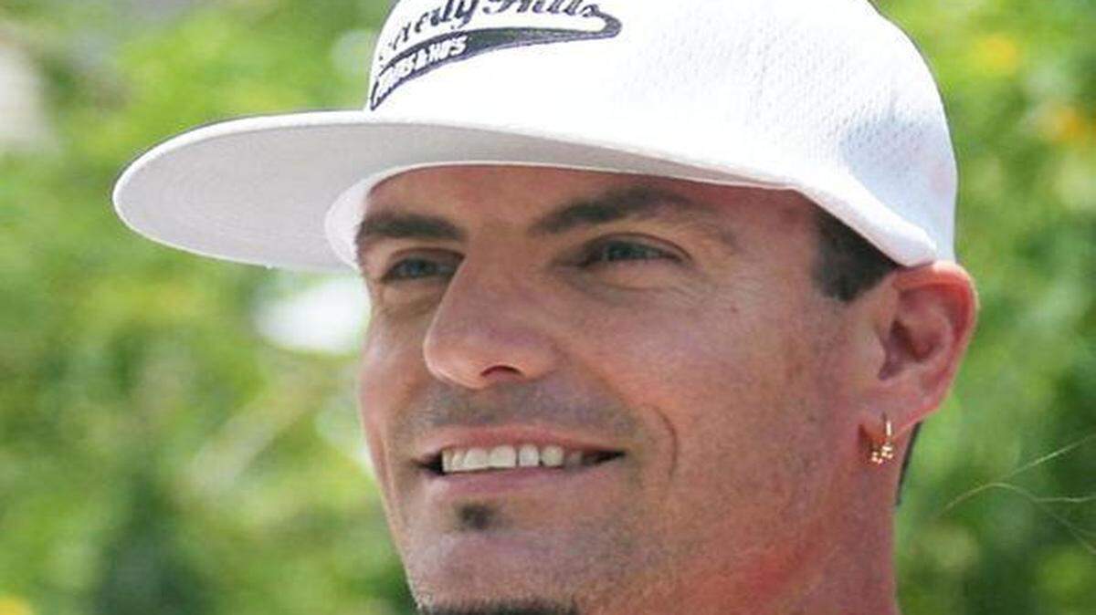 
Vanilla Ice at the Coconut Grive Bed Race in 2011.


