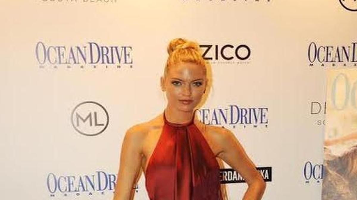 
Martha Hunt
