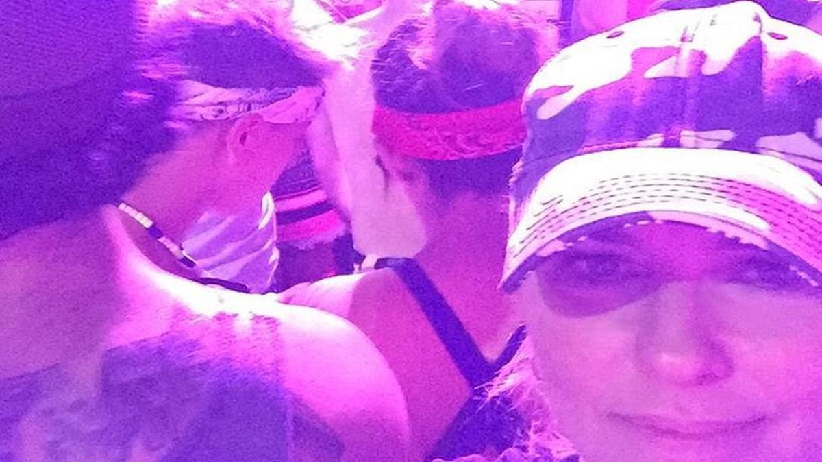 Shania Twain incognito at Ultra.