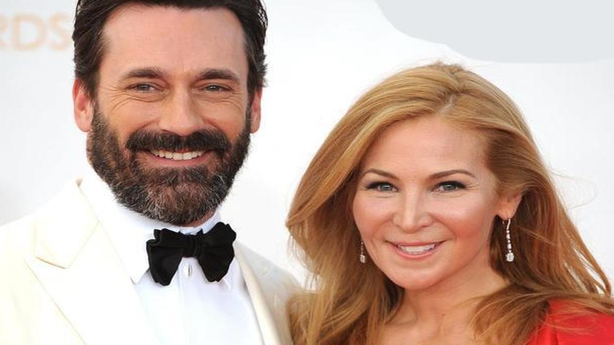 
Actor Jon Hamm and partner Jennifer Westfeldt arrive on the red carpet for the 65th Emmy Awards in Los Angeles on September 22, 2013. AFP PHOTO / Robyn Beck
