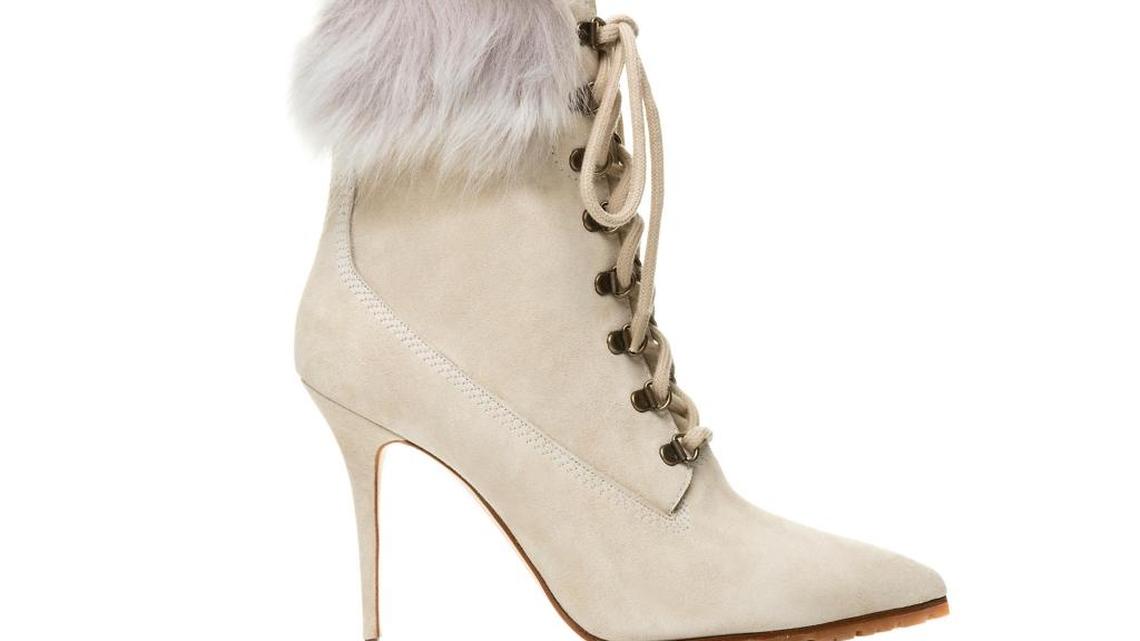 Rihanna’s Savage boot, Fallon style