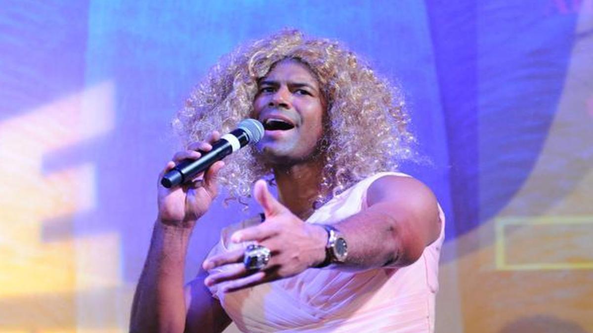 Shane and Heidi Battier once again hosted an epic (5 th annual) Battioke, on September 22, 2016 at Miami’s Ball & Chain. The karaoke-themed charity event raises money and awareness for The Battier Take Charge Foundation, a non-profit organization established by Shane and his wife, Heidi to fund college scholarships for underprivileged youth. To date, the foundation’s Battioke events have raised over $800,000 in the last five years.