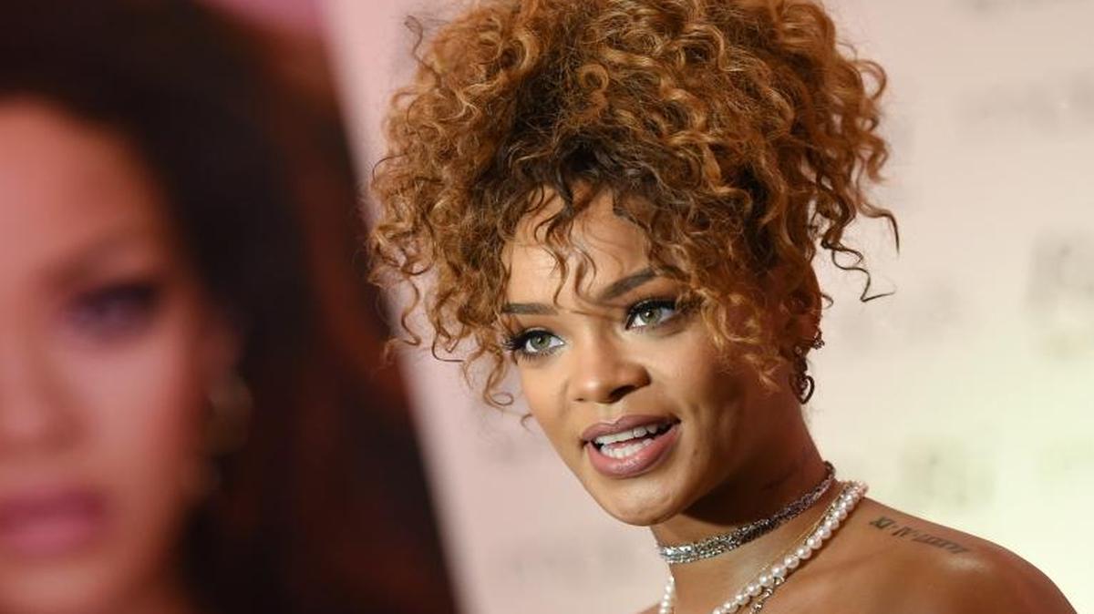 
Singer Rihanna attends the "RiRi by Rihanna" fragrance launch at Macy's on Monday, Aug. 31, 2015, in the borough of Brooklyn, N.Y. (Photo by Evan Agostini/Invision/AP) 
