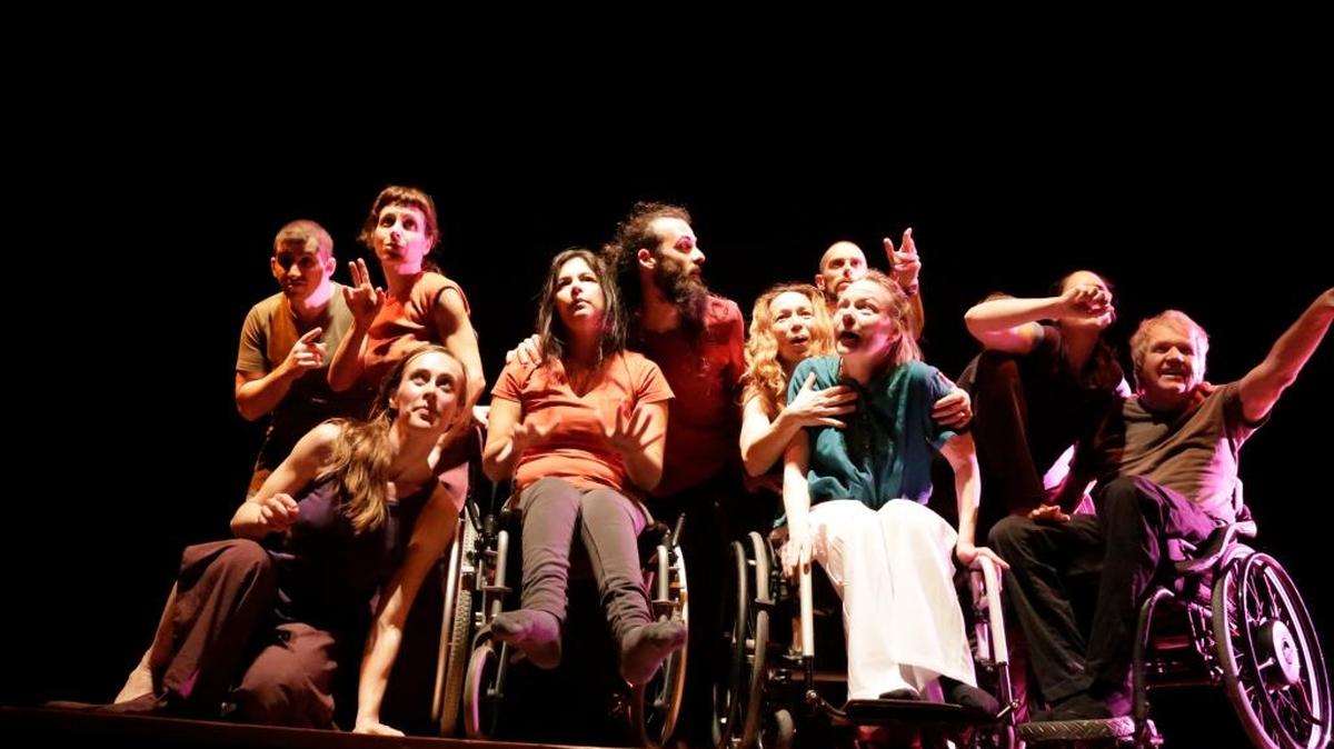 Members of Karen Peterson and Dancers and Portugal’s Plural|Núcleo de Dança and Amalgama Companhia de Danca in “Identity”