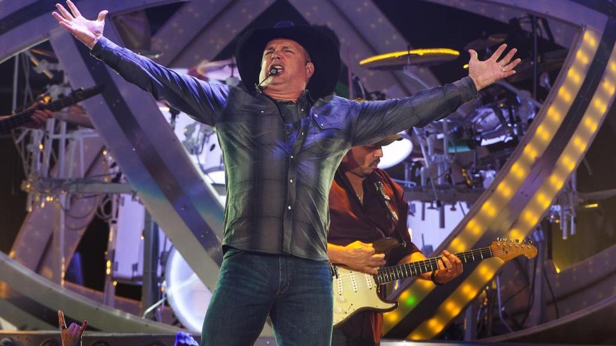 Country music star Garth Brooks to kick off three-night gig of his World Tour with wife Trisha Yearwood, Thursday at Sunrise’s BB&T Center.