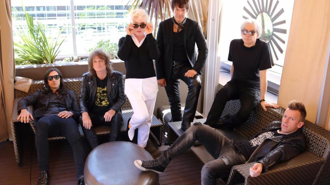 The 2017 version of Blondie features Matt Katz-Bohen, Clem Burke, Chris Stein, Deborah Harry, Leigh Foxx and Tommy Kessler.