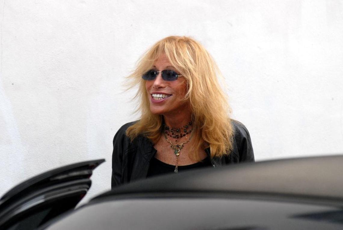 Carly Simon on Lincoln Road in 2008.