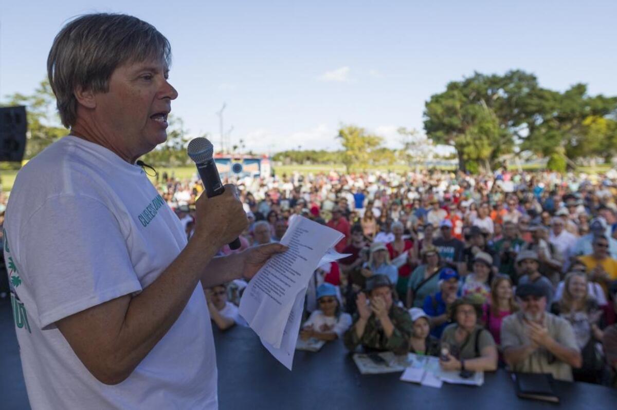 Dave Barry goes over the answers during the 2018 Herald Hunt at Museum Park in downtown Miami on Sunday.