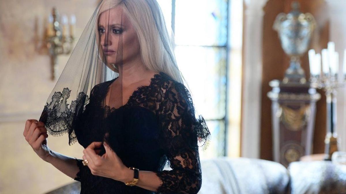 “The Assassination of Gianni Versace: American Crime Story.” Pictured: Penelope Cruz as Donatella Versace.