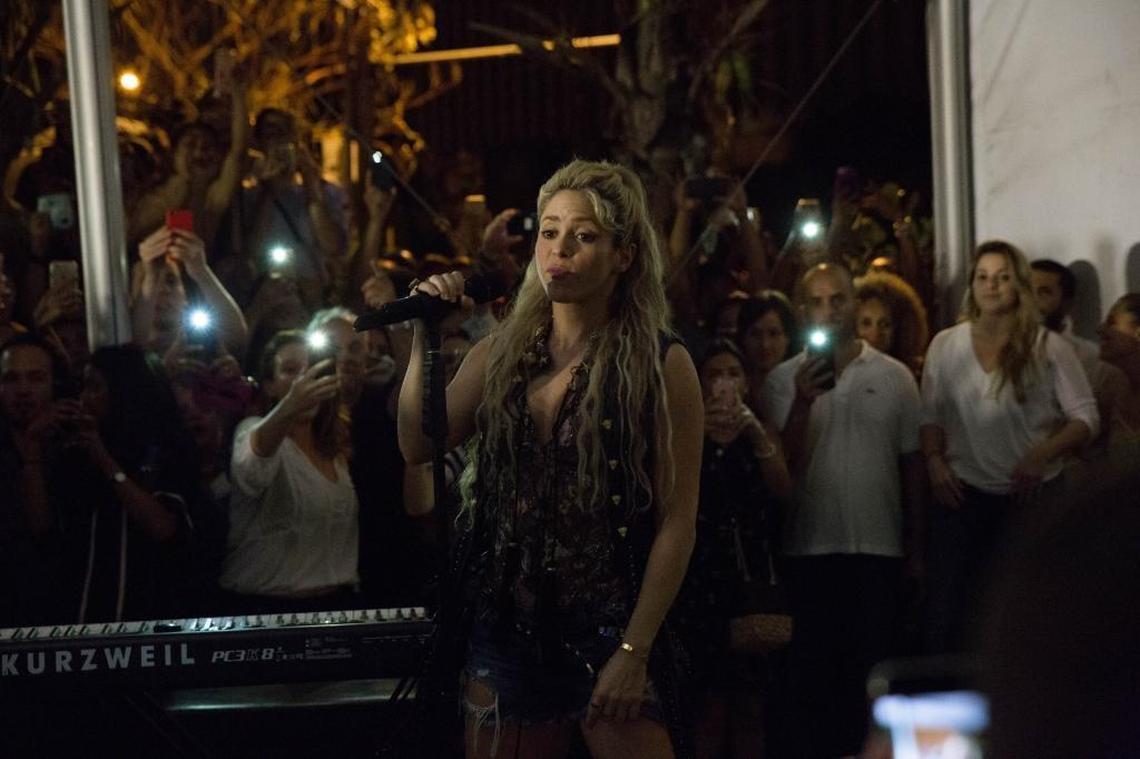 Shakira performs in a pop-up concert at Wynwood Yard around 1 a.m. Saturday, May 27, 2017, to promote her latest album, “El Dorado.” About 200 people attended after learning about the surprise performance on social media.