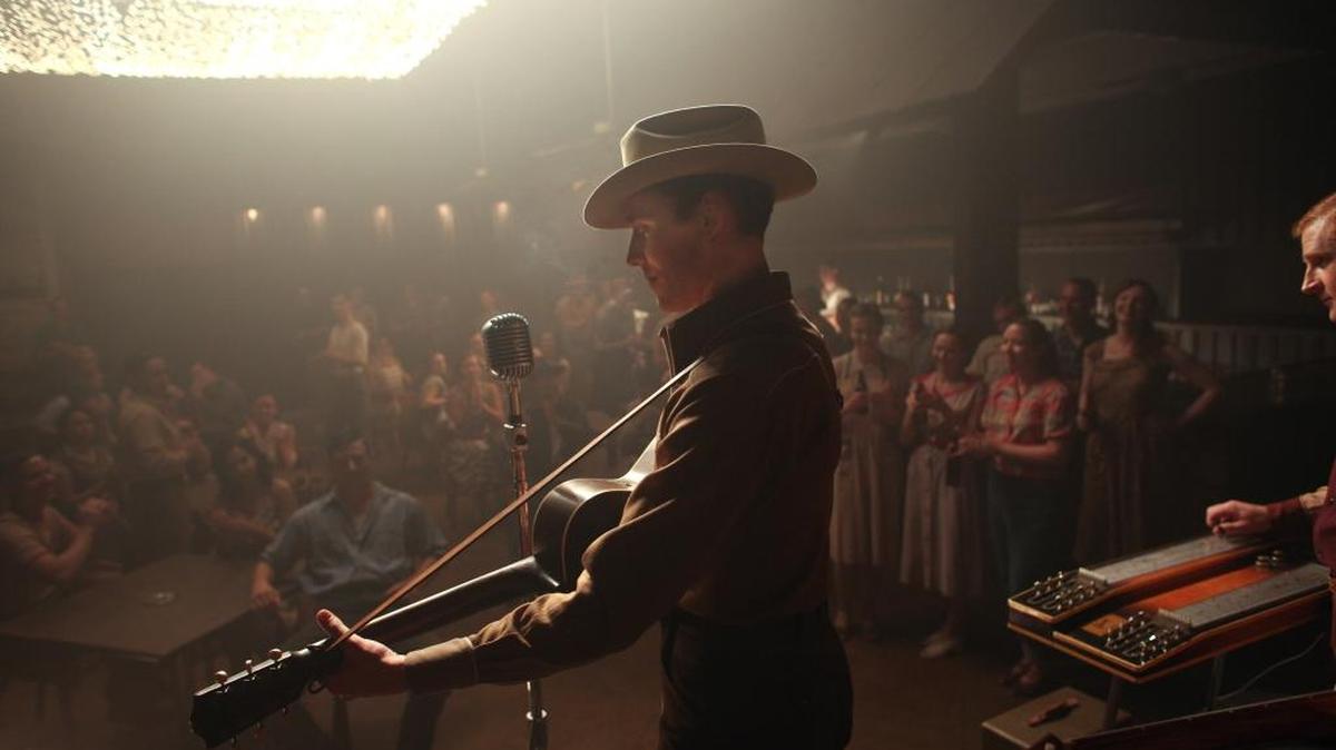 Country singer Hank Williams (played by Tom Hiddleston) performs in ‘I Saw the Light.’