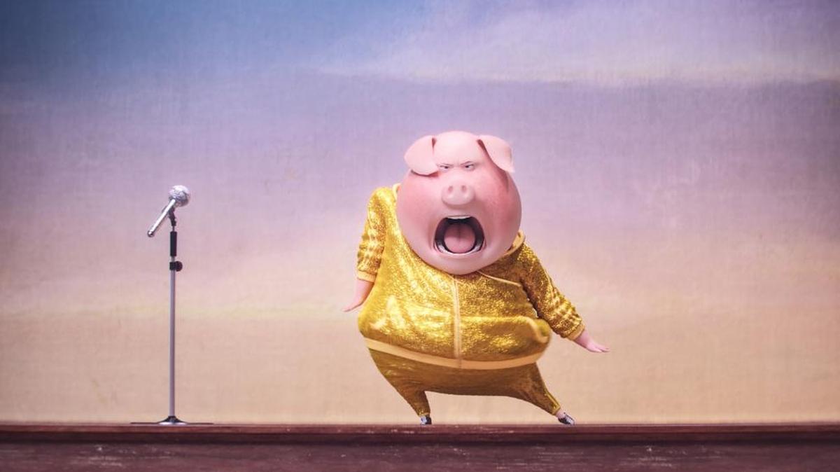 The German pig Gunter (voiced by Nick Kroll) belts out a tune in ‘Sing.’