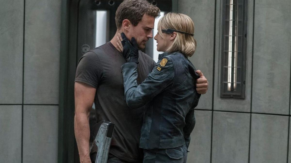 Four (Theo James) and Tris (Shailene Woodley) juggle war and romance in ‘The Divergent Series: Allegiant.’
