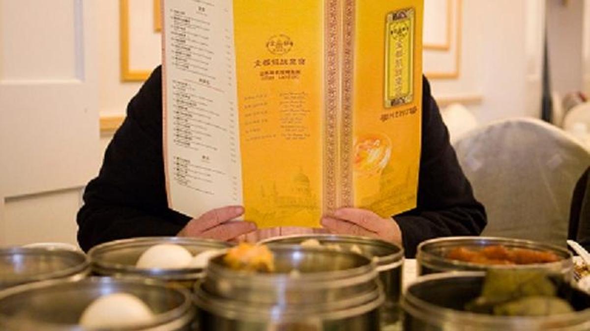 Pulitzer prize-winning restaurant critic Jonathan Gold at work in ‘City of Gold.’