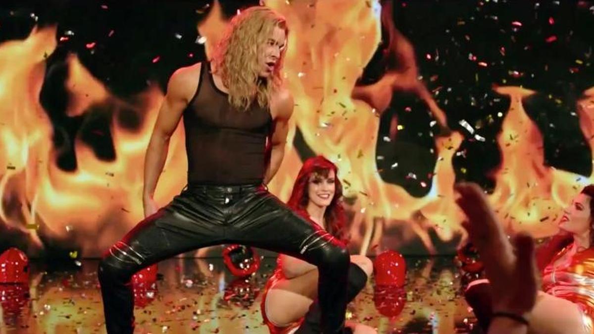 Mario Casas plays a teen idol who performs during a madcap TV special in ‘My Big Night’ (‘Mi gran noche’).