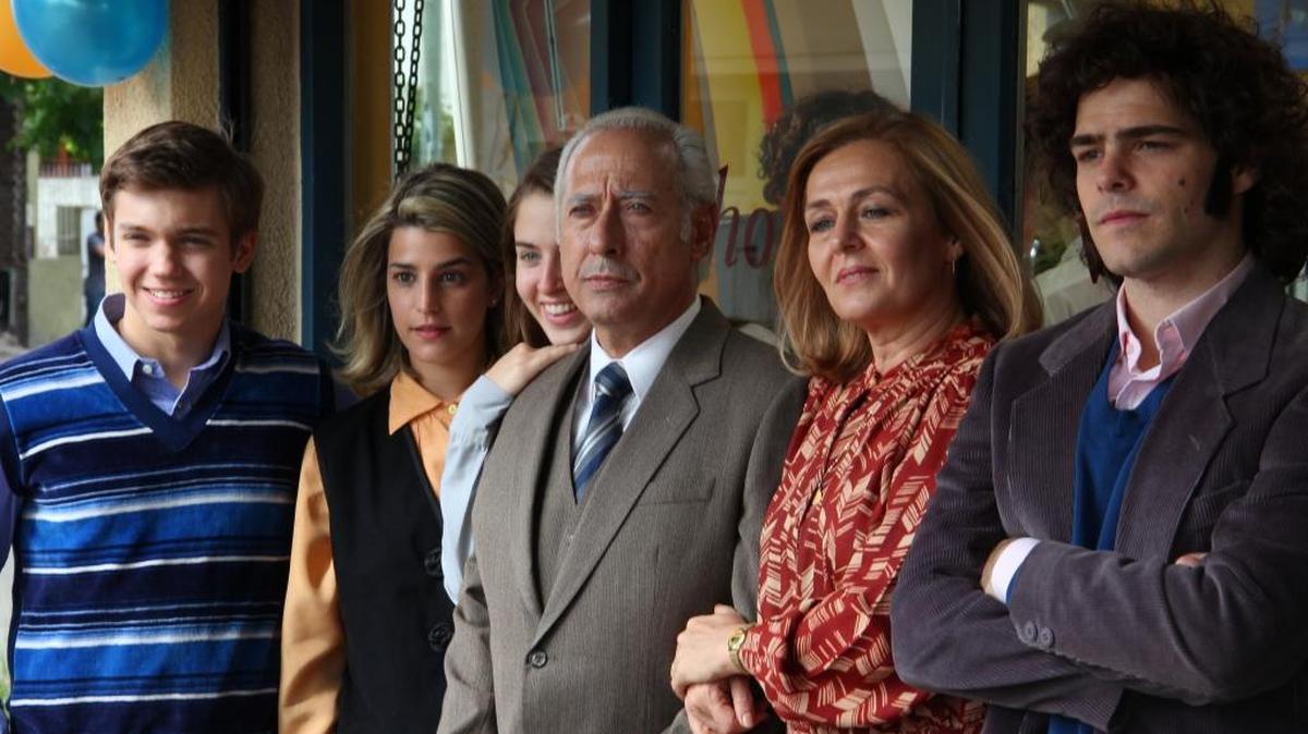 Arquimedes Puccio (Guillermo Francella, center) terrorizes his family in ‘The Clan.’