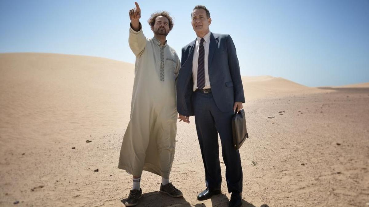 A chauffeur (Alexander Black) guides an American businessman (Tom Hanks) through Saudi Arabia in ‘A Hologram for the King.’