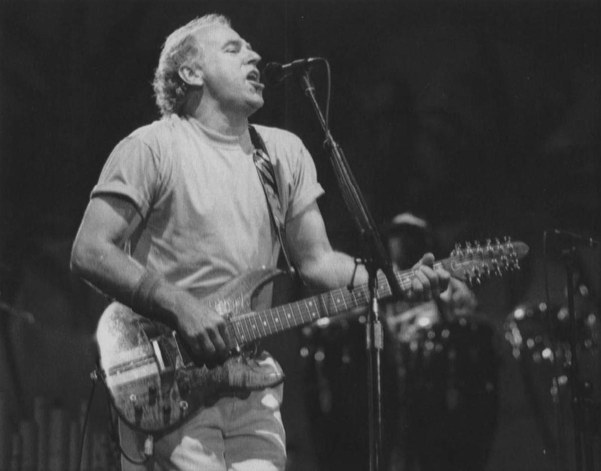Jimmy Buffett sings at Coral Sky amphitheater in West Palm Beach in 1997.