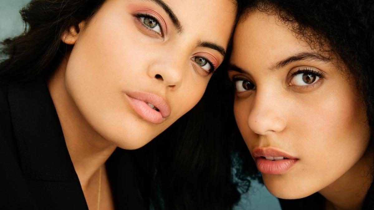 French-Cuban twins Lisa-Kaindé Diaz and Naomi Diaz — known as the duo Ibeyi — hone the talent of being able to incorporate disparate sounds into each of their songs.
