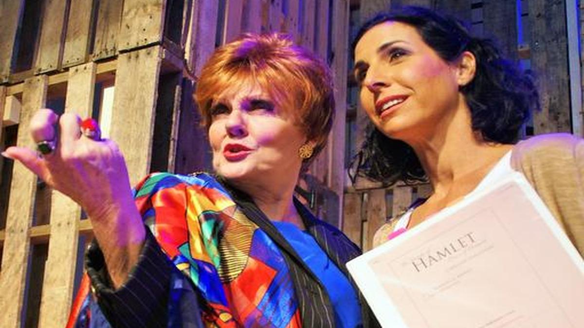 
Kitt Marsh as a demanding acting coach helps Susie Kreitman Taylor explore the melancholy prince in New Theatre’s ‘Women Playing Hamlet.’

