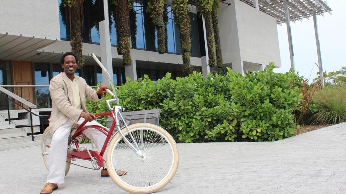 Asser Saint-Val bikes to PAMM.