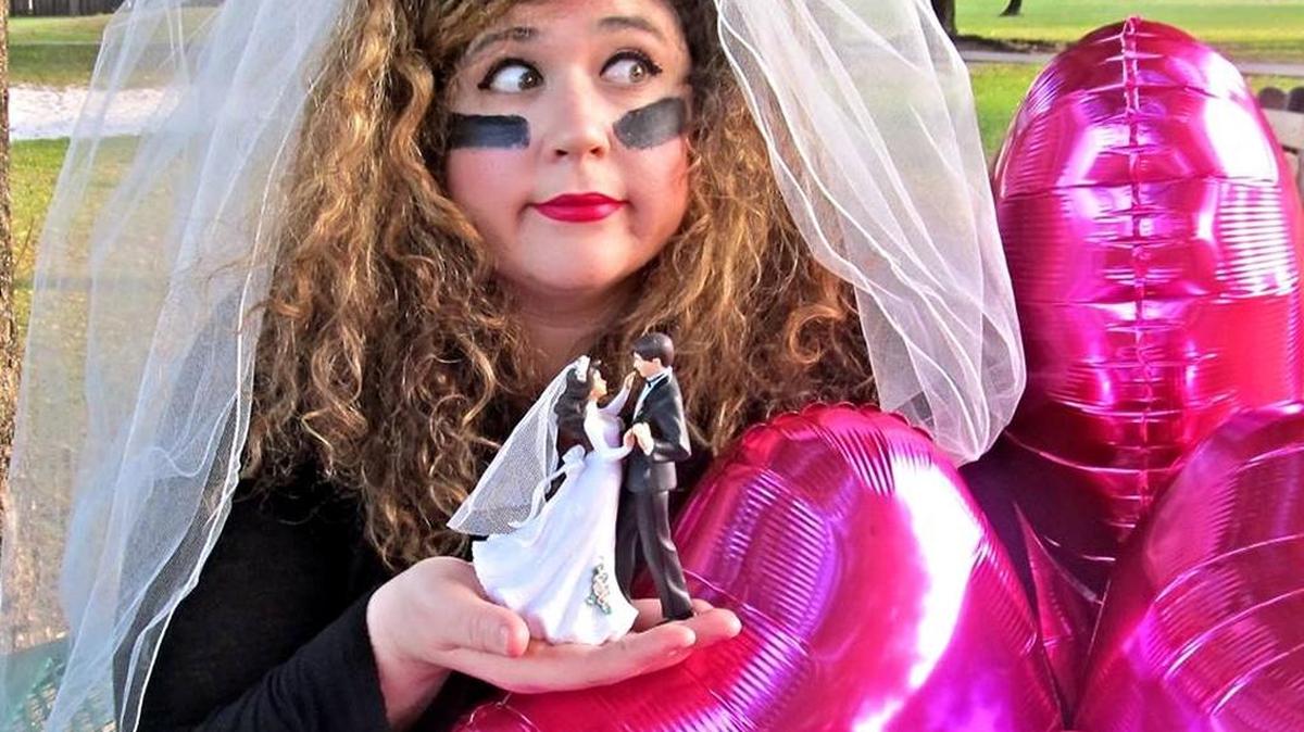 Casey Dressler will perform her solo show ‘The Wedding Warrior’ at The Vanguard in Fort Lauderdale before heading to New York.