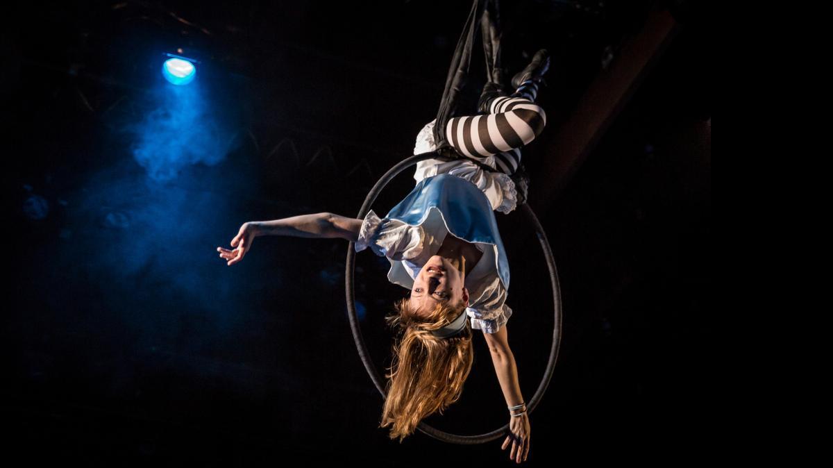 
Lindsey Noel Whiting goes topsy-turvy as Alice in ‘Lookingglass Alice,’ the big summer show at Miami’s Arsht Center.
