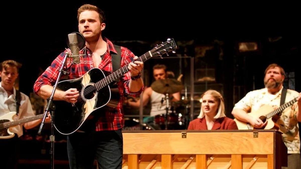 
Stuart Ward as an Irish singer-songwriter in ‘Once’ captivates the pub crowd.
