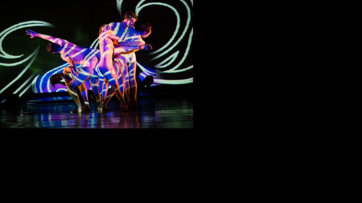 
‘Interior Designs’ by Carolyn Dorfman Dance explores the intersection of art and technology in a Miami Dance Festival Florida premiere.

