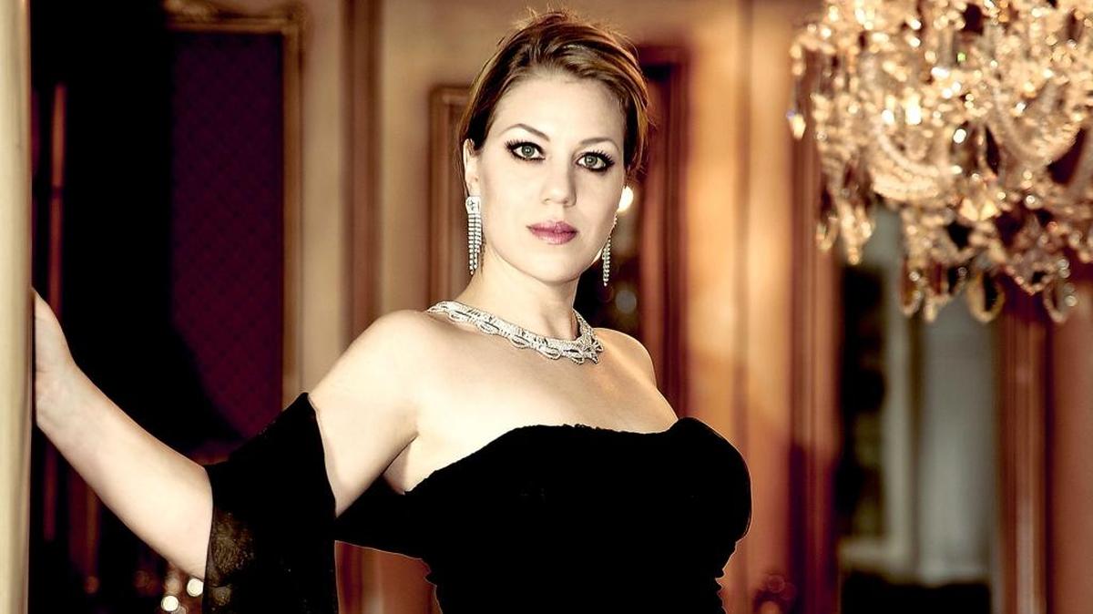 
Cuban-American soprano Elizabeth Caballero will sing at ‘Diva-to-Diva,’ a benefit celebrating the 90th birthday of Virginia Zeani.
