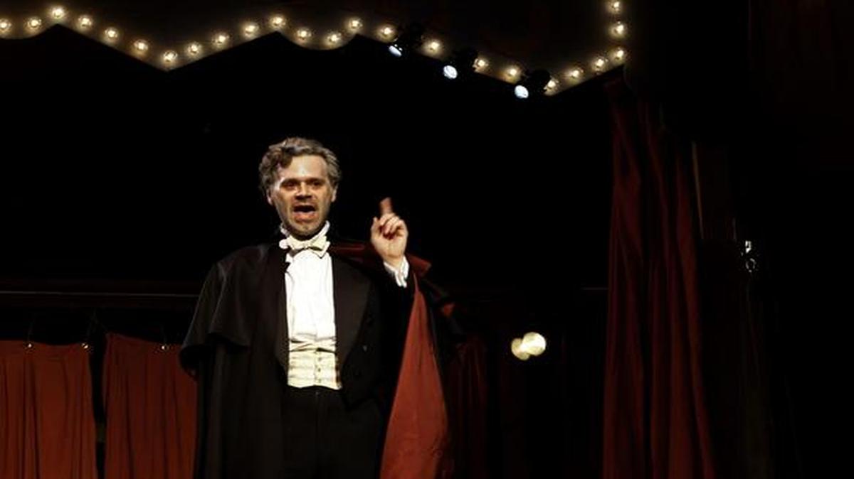 
Actor, magician and playwright Dennis Watkins plays Magnificent, the aging illusionist in ‘The Magnificents.’
