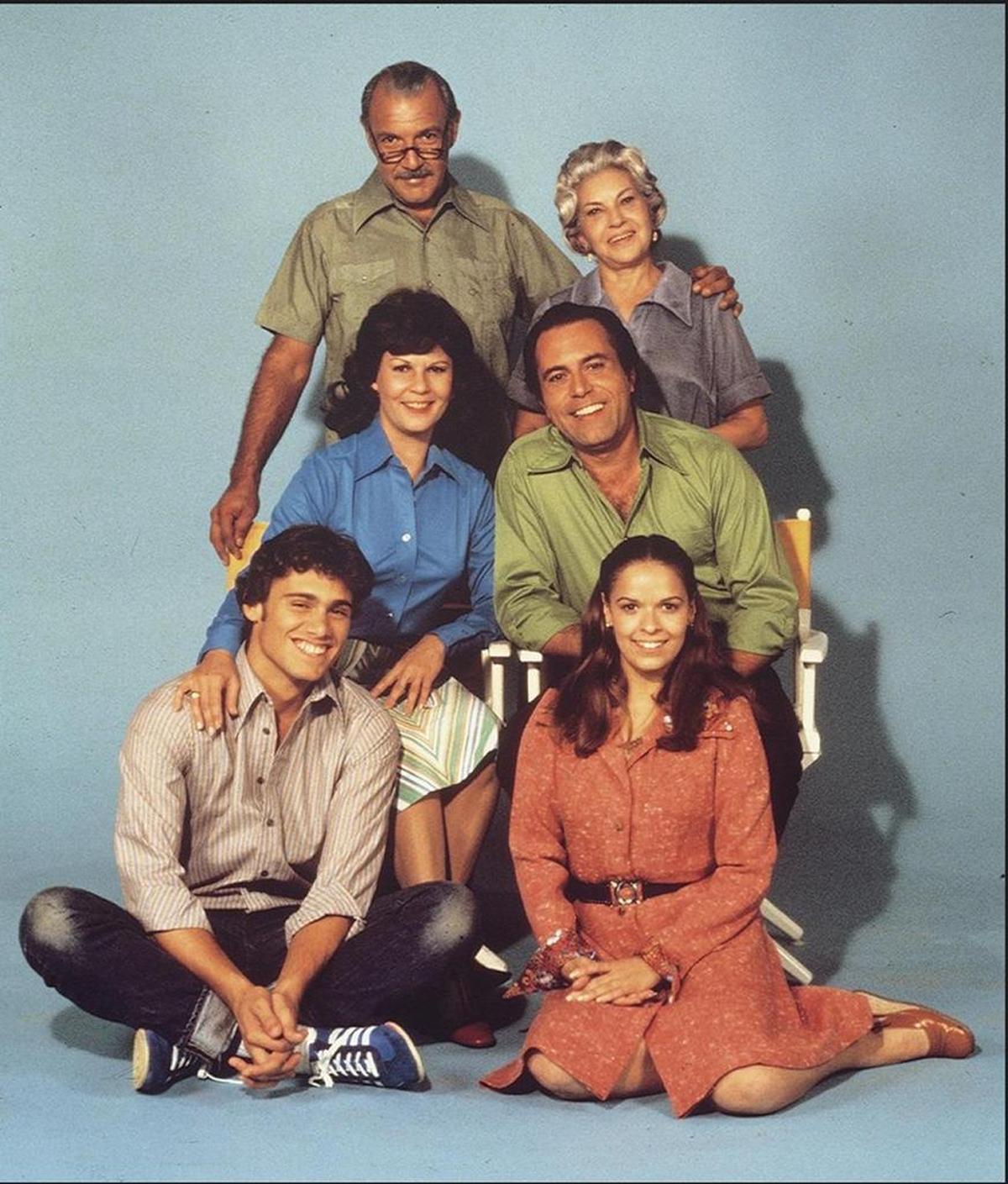 Although “¿Qué Pasa, U.S.A.?” was a hit with fans and critics, it went off the air when its co-producers decided not to seek additional funds for the show.