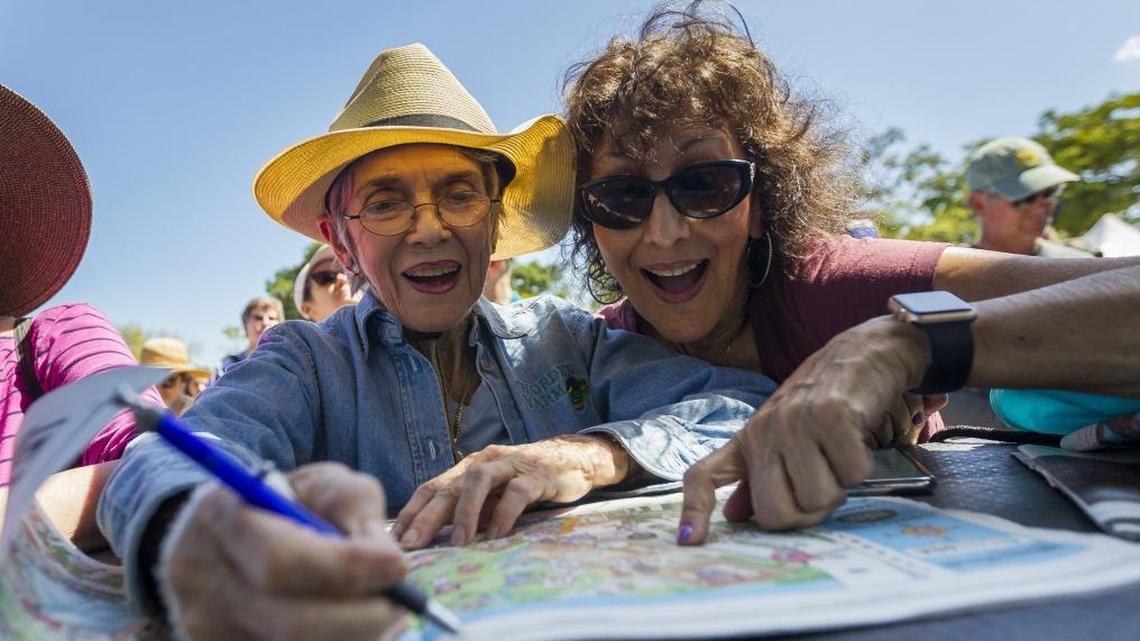 Pepi Granat, left, and Karen Shane write down clues during the 2018 Herald Hunt at Museum Park in downtown Miami on Sunday, March 4, 2018.