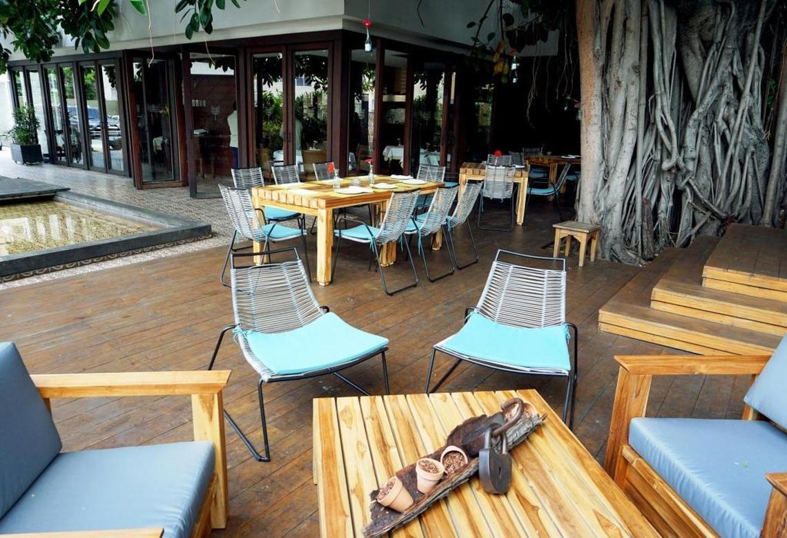 Because of Venezuela’s flagging economy and wide food shortages, these outside dining areas at Carlos García’s Alto are filled mostly with tourists. Still, business is down by more than 45 percent at what was called one of Latin America’s 50 best restaurants.