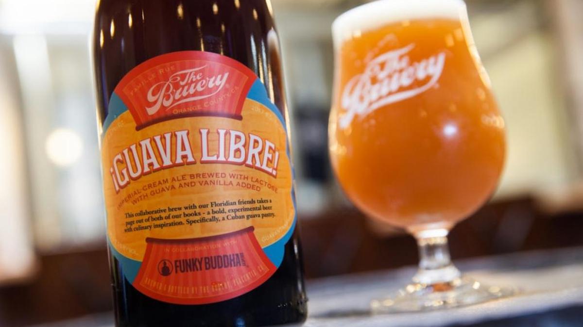 La cerveza cremosa Guava Libre! de Funky Buddha Brewery intenta replicar los sabores del pastelito cubano. Esa creatividad con la cerveza es la razón por la que Eat This, Not That! nombró a la cervecería su favorita en el estado.