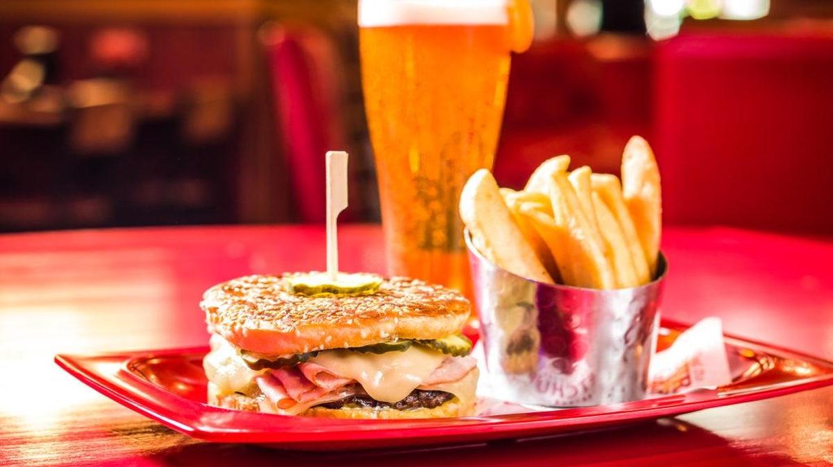 Florida International students created the 305 Burger and the IPArin India pale ale to win the Red Robin contest for cash and a spot at the South Beach Wine & Food Festival.