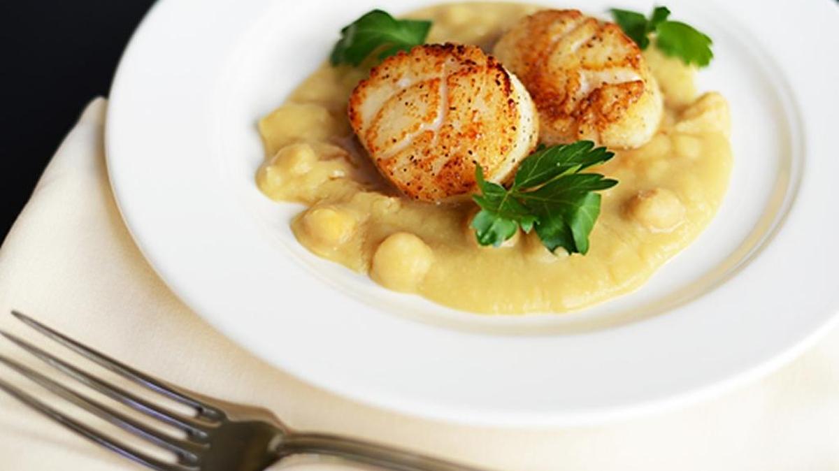 Scallops are among the up-charge items worth considering at Antica Mare.