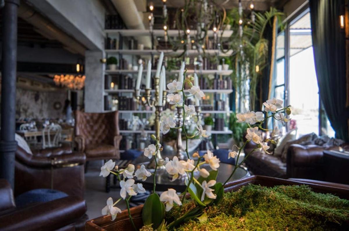 Not lacking in romance factor, Kiki also manages to offer chic riverfront dining with personality and flavor.