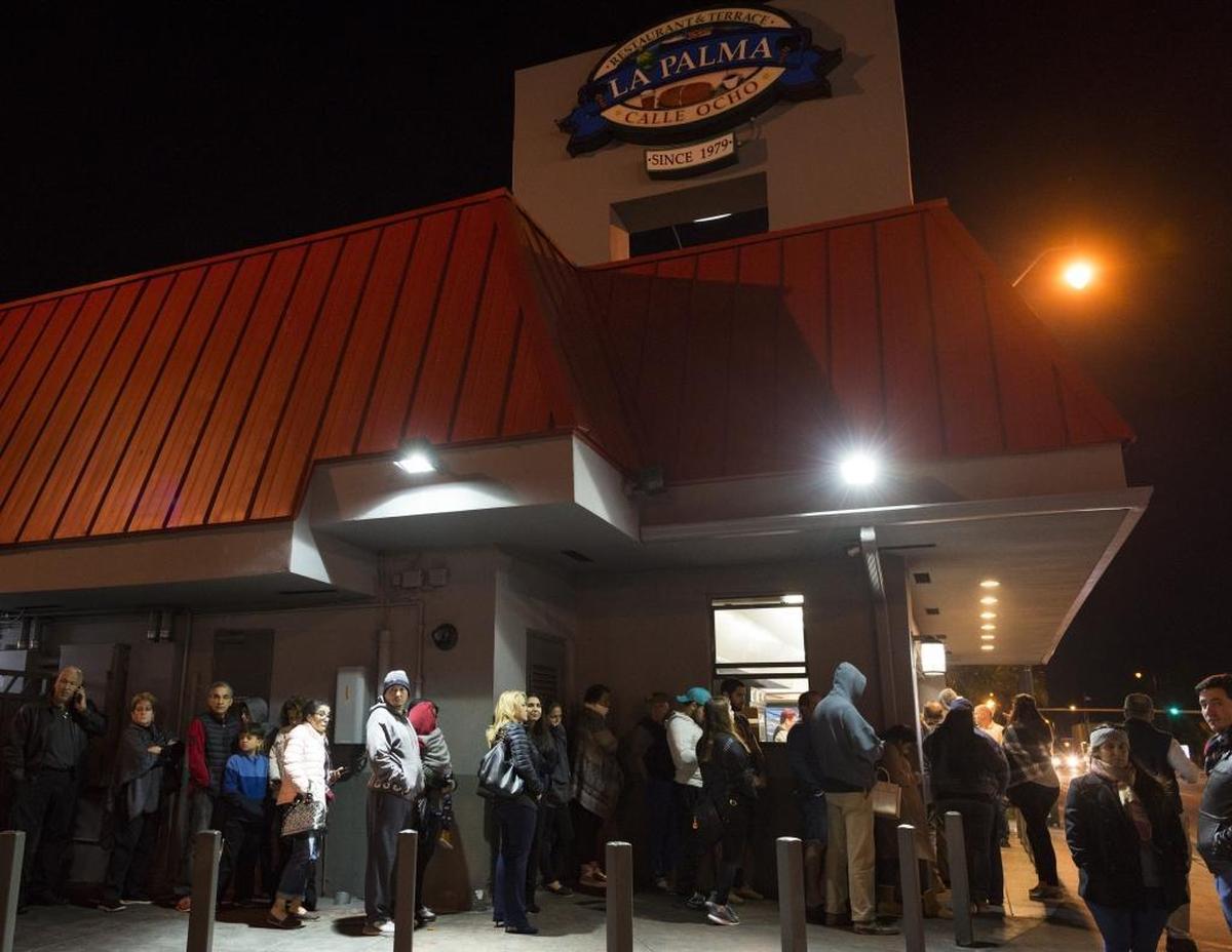 A line that curved around the restaurant formed at La Palma Restaurant as many waited for the opportunity to purchase churros and hot chocolate on a relatively chilly night in Miami.