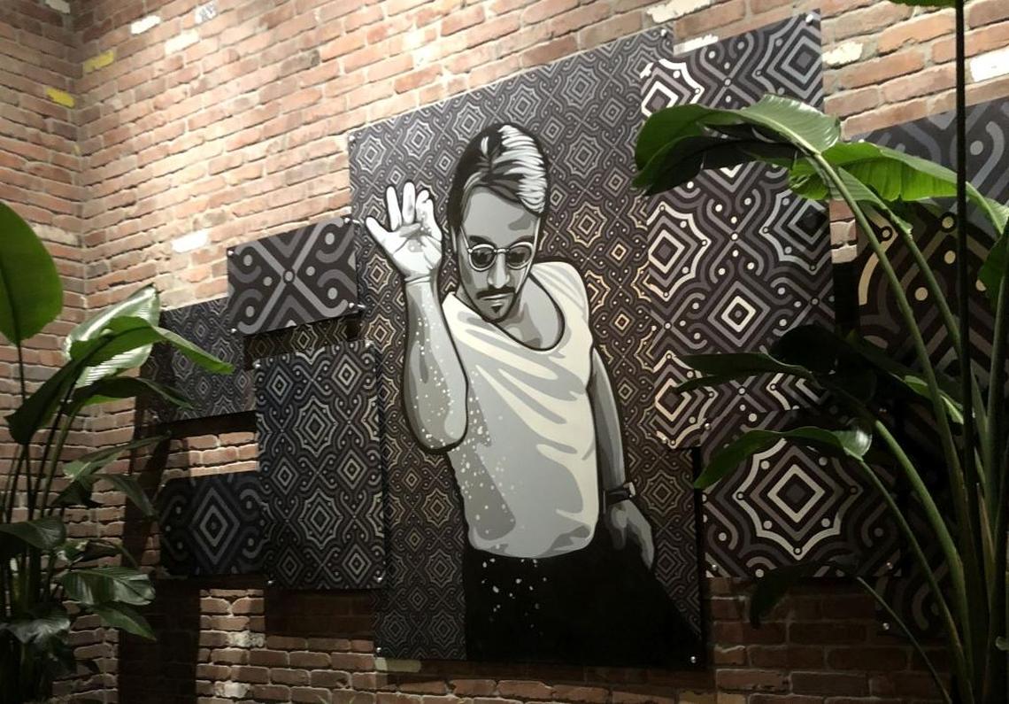 With “Salt Bae” absent, diners can pose by a mural of him at his Brickell restaurant.