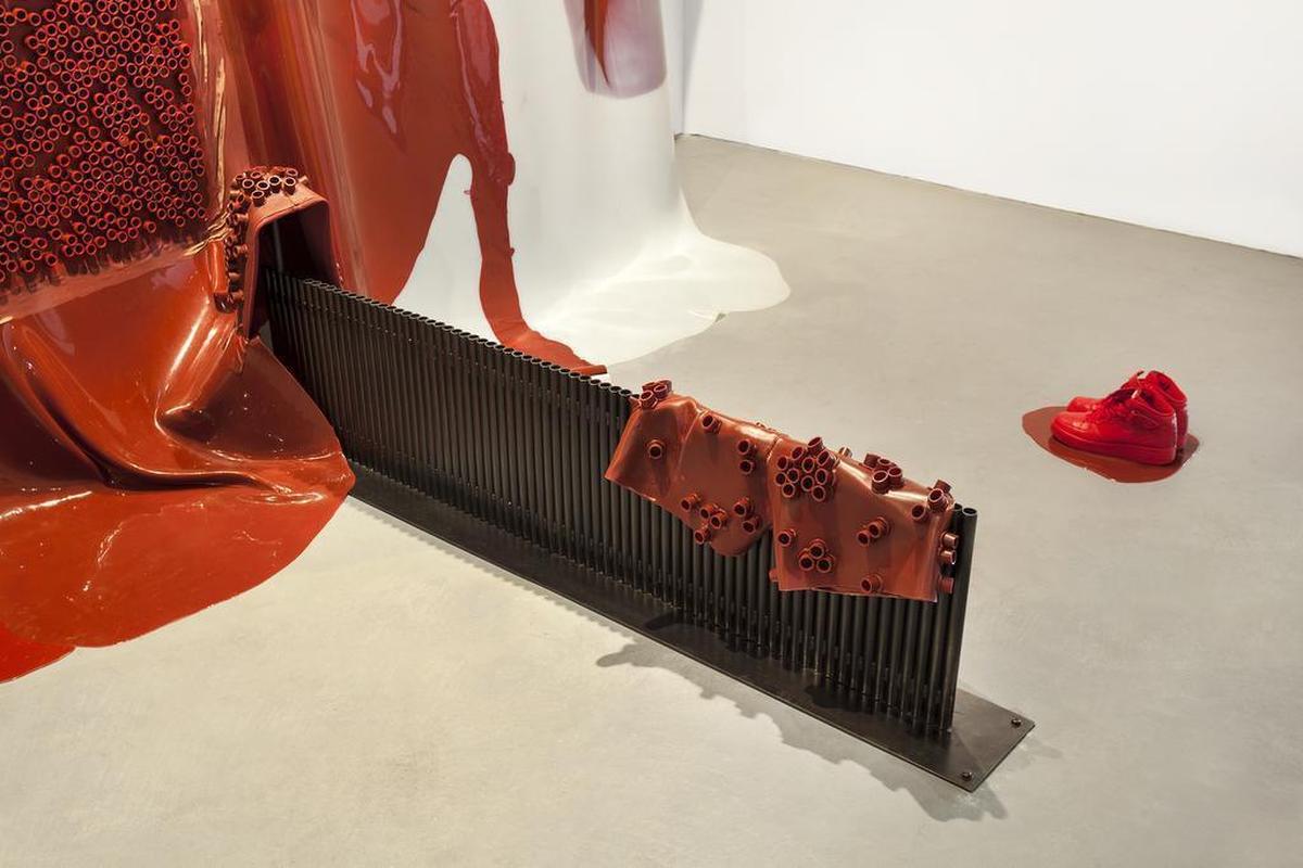 Martha Friedman, “Pore” featuring collaborative performance with Silas Riener, 2015. Installation view at Locust Projects, Miami, December 2015.